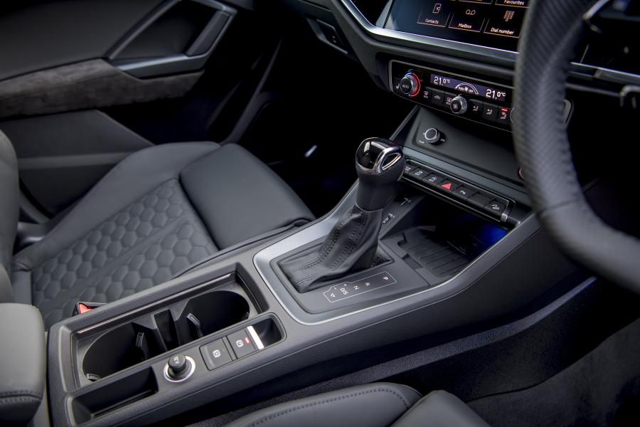 Детали интерьера Audi RS Q3 Sportback 2019 года  (UK) (фото 71 из 71)
